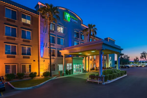 Photo 1 - Holiday Inn Express Hotel & Suites PEORIA NORTH - GLENDALE, an IHG Hotel