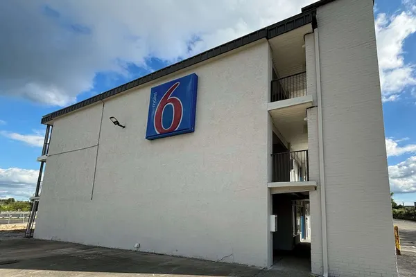 Photo 1 - Motel 6 Richmond, KY – EKU Campus Area