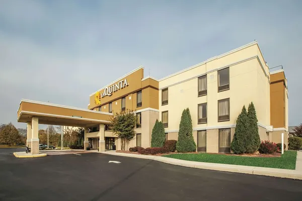 Photo 1 - La Quinta Inn & Suites by Wyndham Mechanicsburg - Harrisburg