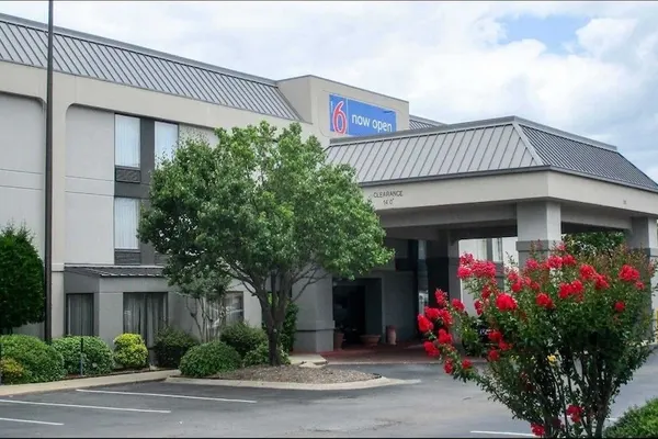 Photo 1 - Motel 6 Conway, AR