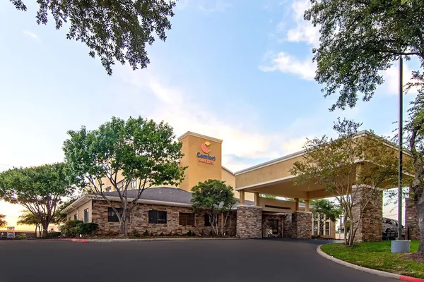 Photo 1 - Comfort Suites NW Dallas Near Love Field
