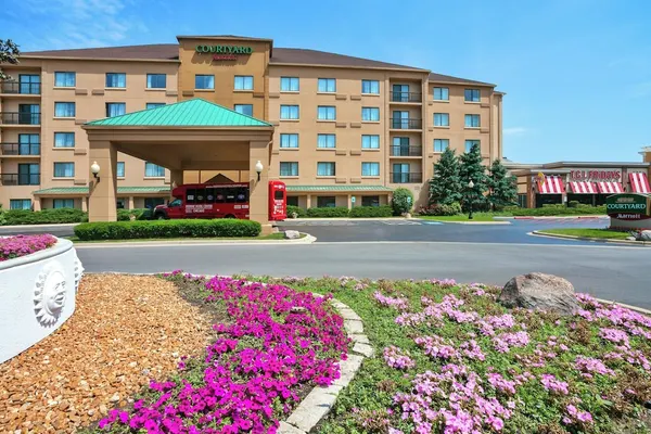 Photo 1 - Courtyard by Marriott Chicago Midway Airport