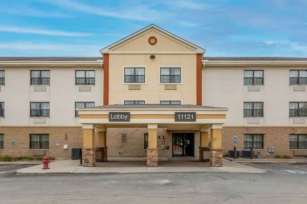 Photo 1 - Extended Stay America Select Suites - Milwaukee - Wauwatosa