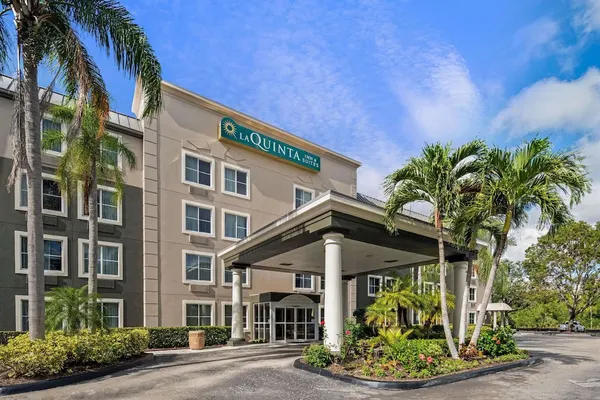 Photo 1 - La Quinta Inn & Suites by Wyndham Naples East (I-75)