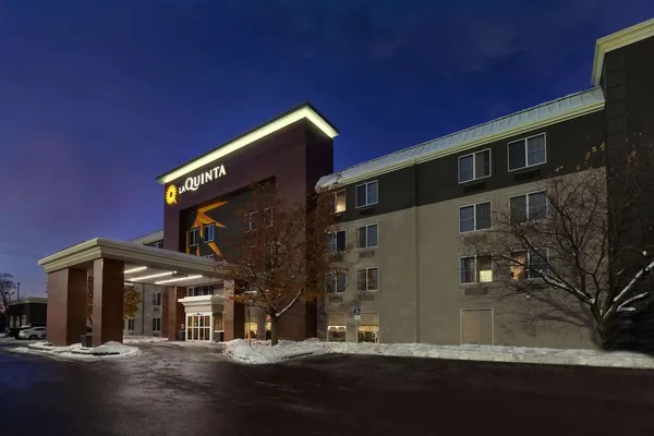 Photo 1 - La Quinta Inn & Suites by Wyndham Detroit Utica