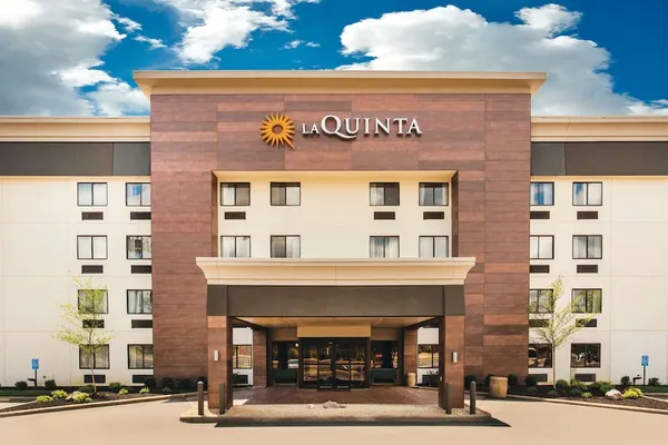 Photo 1 - La Quinta Inn & Suites by Wyndham Cincinnati NE - Mason