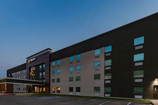 Photo 1 - La Quinta Inn & Suites by Wyndham Houston Southwest