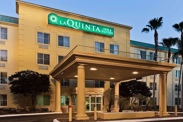 Photo 1 - La Quinta Inn & Suites by Wyndham Lakeland East