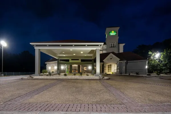 Photo 1 - La Quinta Inn & Suites by Wyndham Raleigh Cary