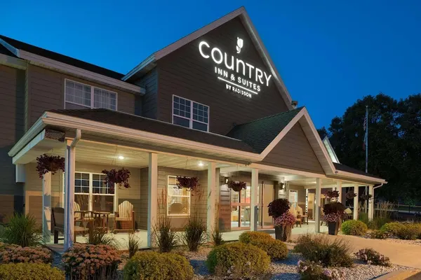 Photo 1 - Country Inn & Suites by Radisson, Decorah, IA