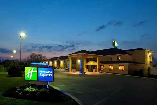 Photo 1 - Holiday Inn Express London by IHG