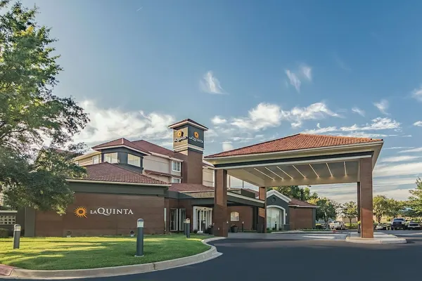 Photo 1 - La Quinta Inn & Suites by Wyndham Alexandria Airport