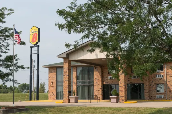Photo 1 - Super 8 by Wyndham Staunton