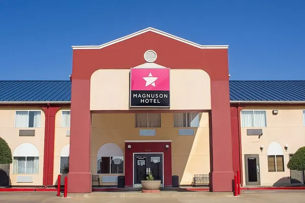 Photo 1 - Magnuson Hotel Sand Springs - Tulsa West