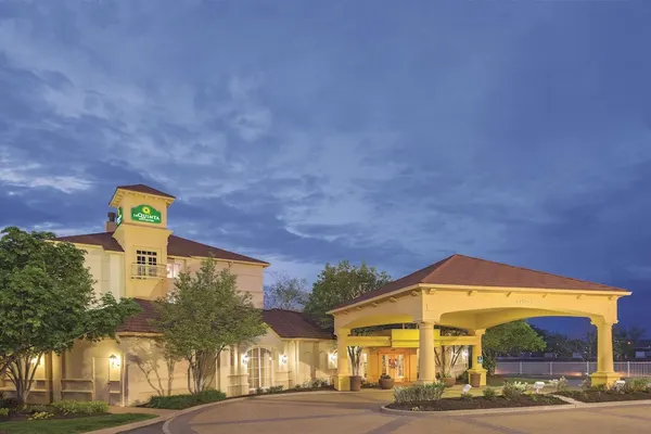 Photo 1 - La Quinta Inn & Suites by Wyndham St. Louis Westport