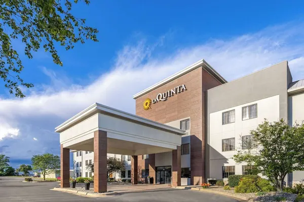 Photo 1 - La Quinta Inn & Suites by Wyndham Kokomo