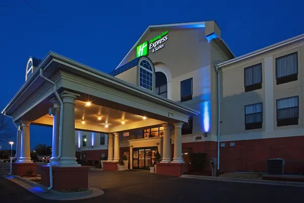 Photo 1 - Holiday Inn Express Hotel & Suites Laurinburg by IHG