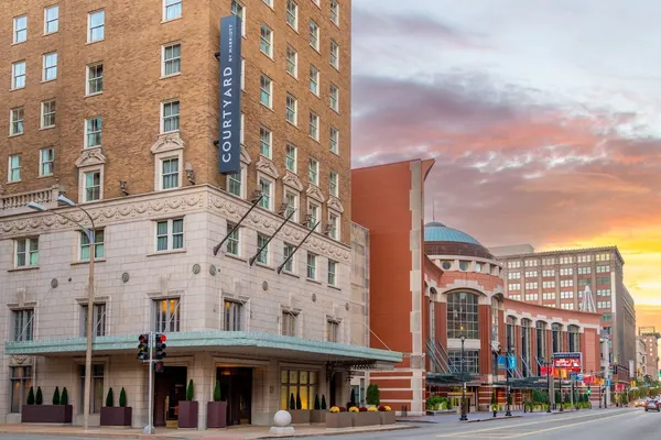 Photo 1 - Courtyard by Marriott St. Louis Downtown/Convention Center