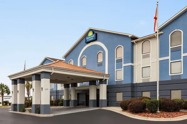 Photo 1 - Days Inn & Suites by Wyndham Prattville-Montgomery
