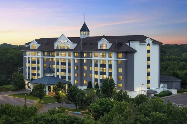 Photo 1 - Courtyard by Marriott Long Island MacArthur Airport
