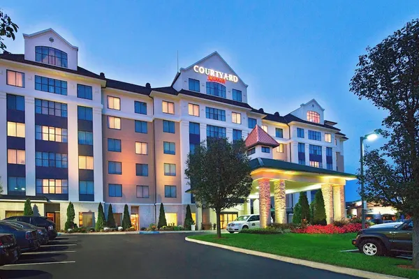 Photo 1 - Courtyard by Marriott Long Island MacArthur Airport