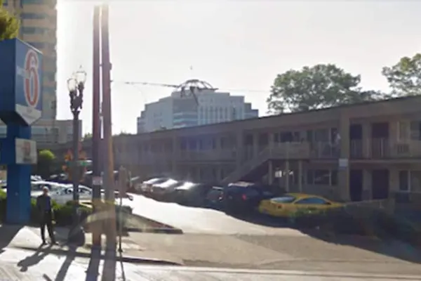 Photo 1 - Motel 6 Portland, OR - Downtown