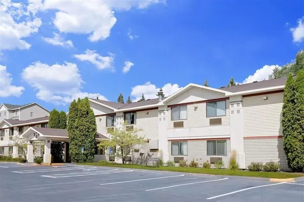 Photo 1 - Super 8 by Wyndham Cloquet