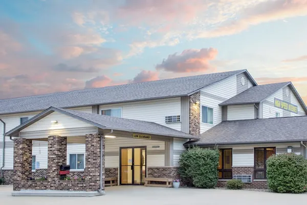 Photo 1 - Super 8 by Wyndham Waverly