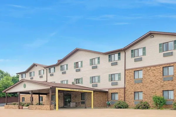 Photo 1 - Super 8 by Wyndham St. Clair MO