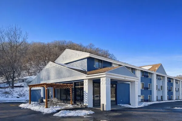 Photo 1 - Super 8 by Wyndham Mankato