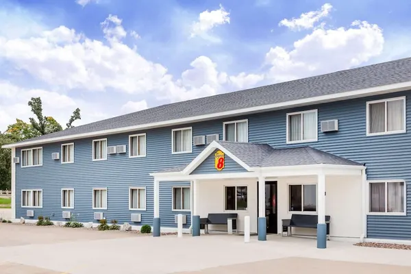 Photo 1 - Super 8 by Wyndham Platteville