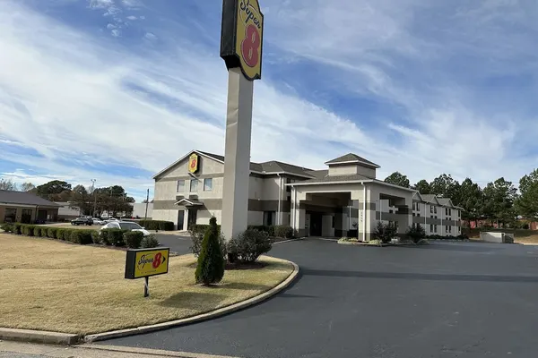 Photo 1 - Super 8 by Wyndham Hernando