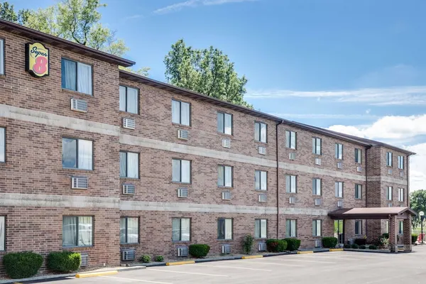 Photo 1 - Super 8 by Wyndham Kennett