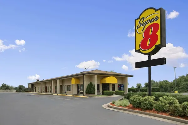 Photo 1 - Super 8 by Wyndham Tupelo Airport