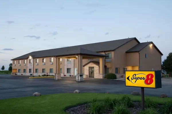 Photo 1 - Super 8 by Wyndham Dwight