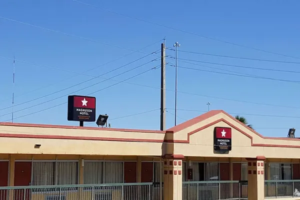 Photo 1 - Magnuson Hotel Jacksonville Downtown