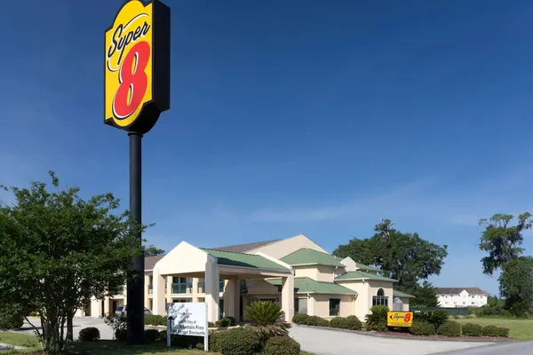 Photo 1 - Super 8 by Wyndham Brunswick South/I-95