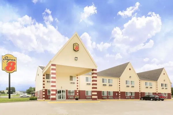 Photo 1 - Super 8 by Wyndham Holton