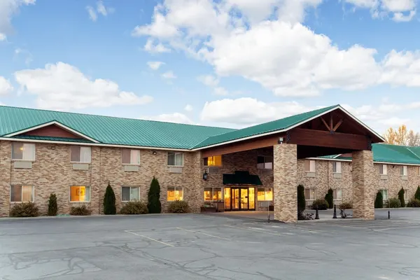 Photo 1 - Super 8 by Wyndham Montpelier