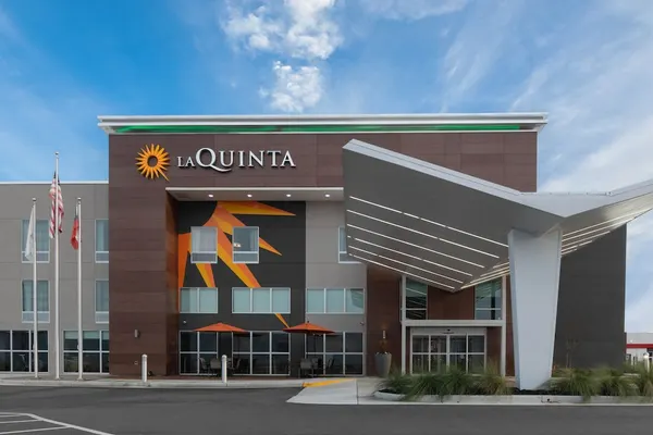 Photo 1 - La Quinta Inn & Suites by Wyndham Perry