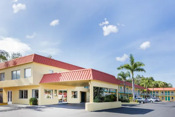 Photo 1 - Super 8 by Wyndham Sarasota Near Siesta Key