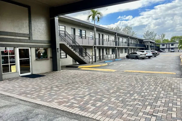 Photo 1 - Americas Best Inn and Suites Fort Lauderdale North