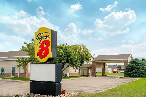 Photo 1 - Super 8 by Wyndham Beresford