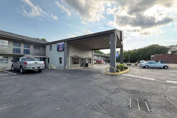 Photo 1 - Motel 6 Charlotte, NC - Northlake
