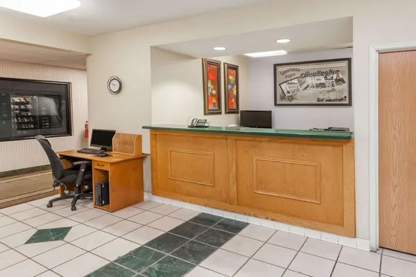 Photo 1 - Super 8 by Wyndham Huntington