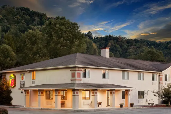 Photo 1 - Super 8 by Wyndham Lebanon