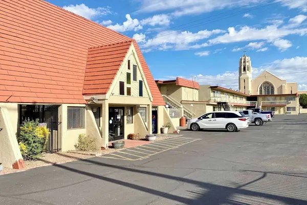 Photo 1 - Super 8 by Wyndham Albuquerque Downtown