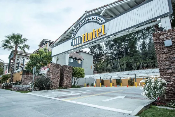 Photo 1 - Tilt Hotel Universal/Hollywood, an Ascend Collection Hotel