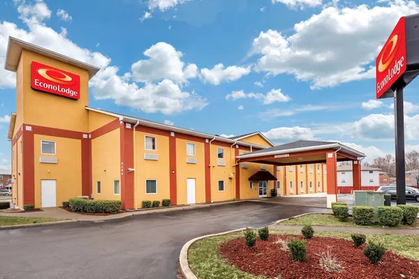 Photo 1 - Econo Lodge Louisville Airport