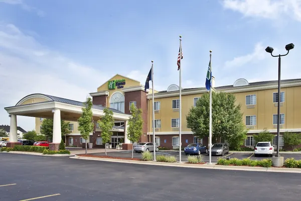 Photo 1 - Holiday Inn Express Hotel & Suites Woodhaven by IHG